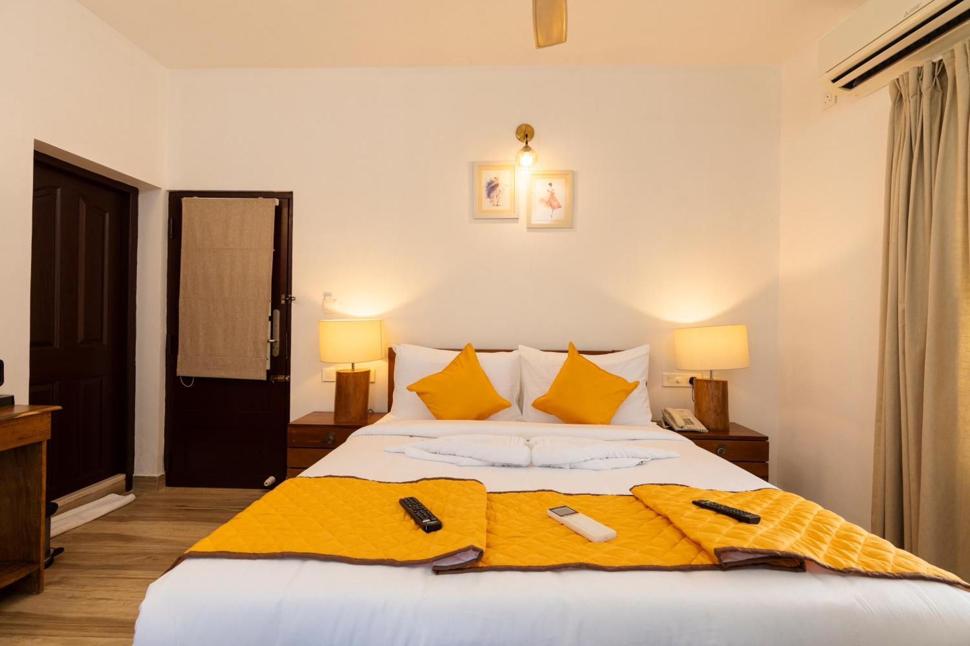 Solo Inn By Hawk Hospitality Kochi Kültér fotó