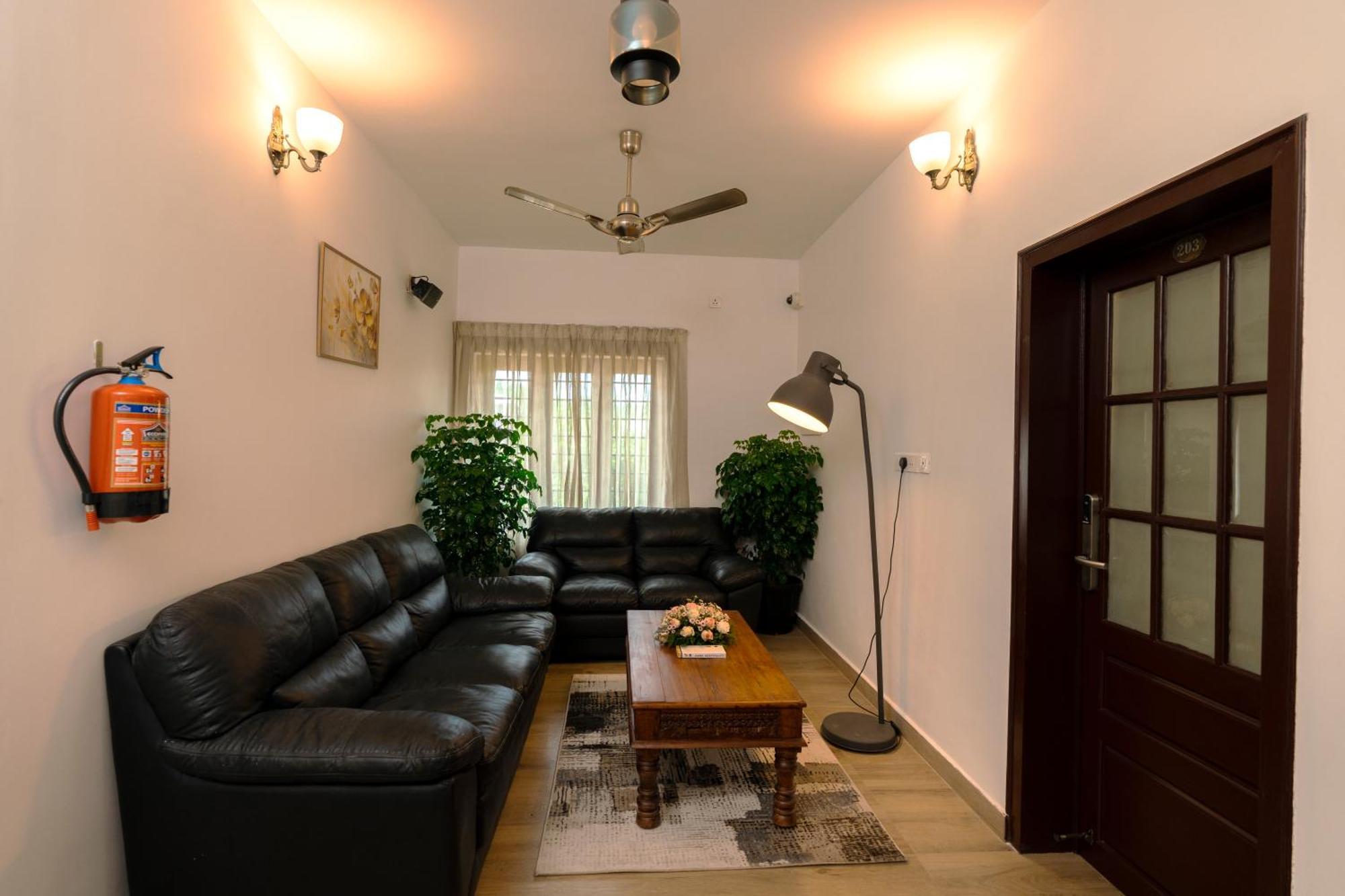 Solo Inn By Hawk Hospitality Kochi Kültér fotó