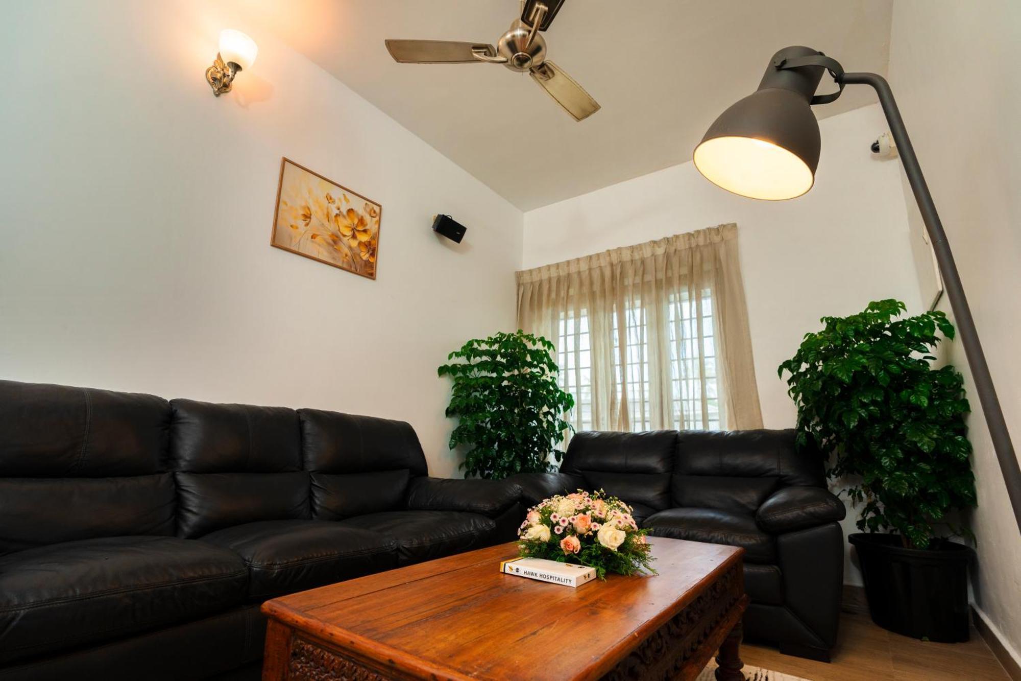 Solo Inn By Hawk Hospitality Kochi Kültér fotó