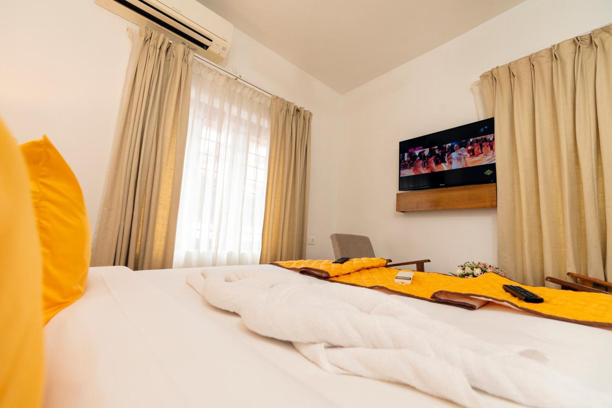 Solo Inn By Hawk Hospitality Kochi Kültér fotó