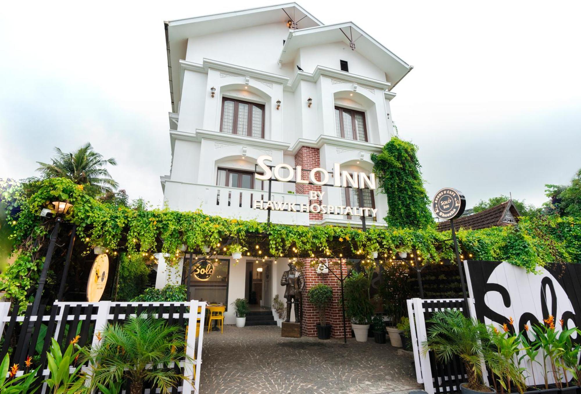 Solo Inn By Hawk Hospitality Kochi Kültér fotó