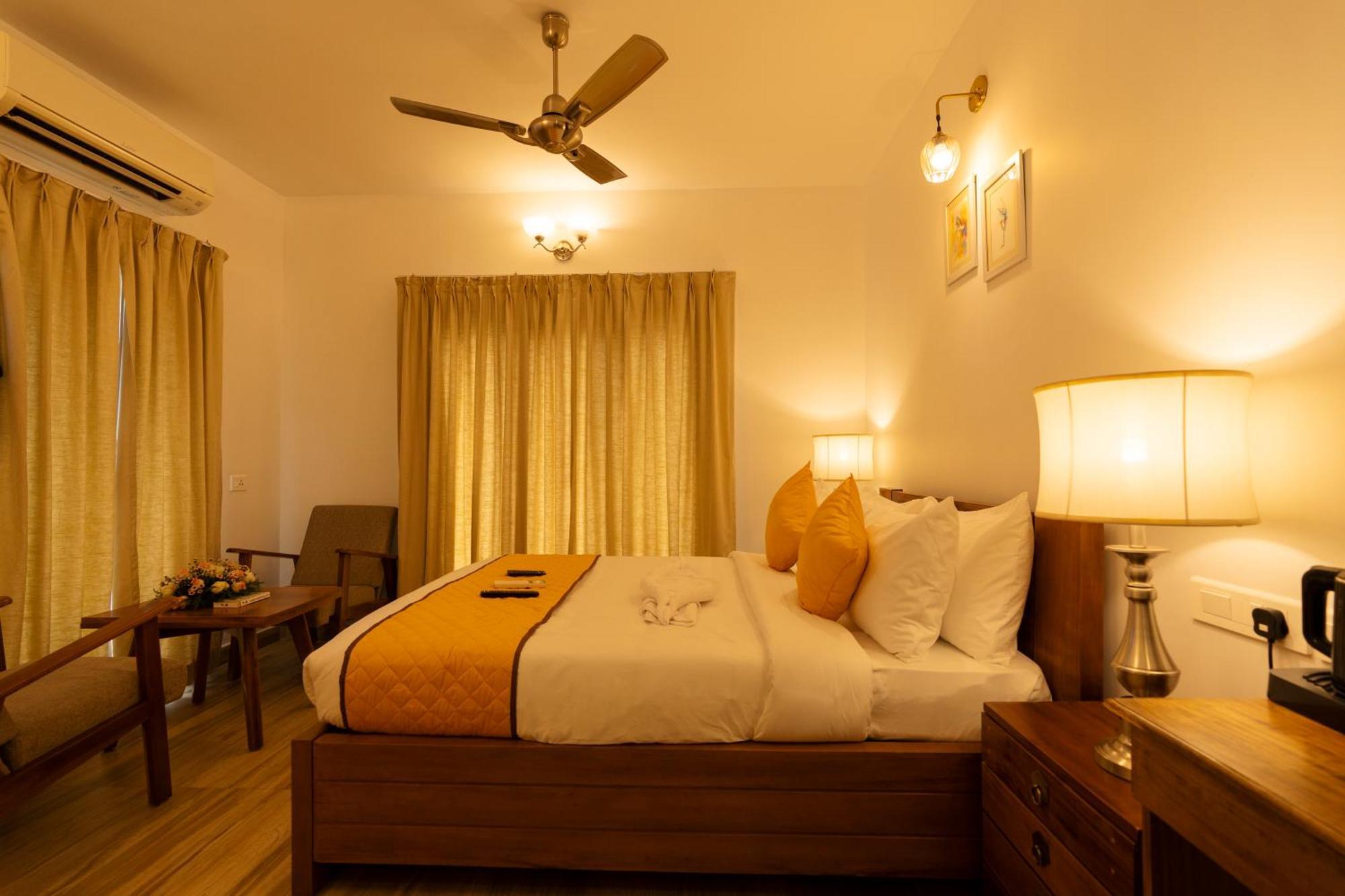 Solo Inn By Hawk Hospitality Kochi Kültér fotó