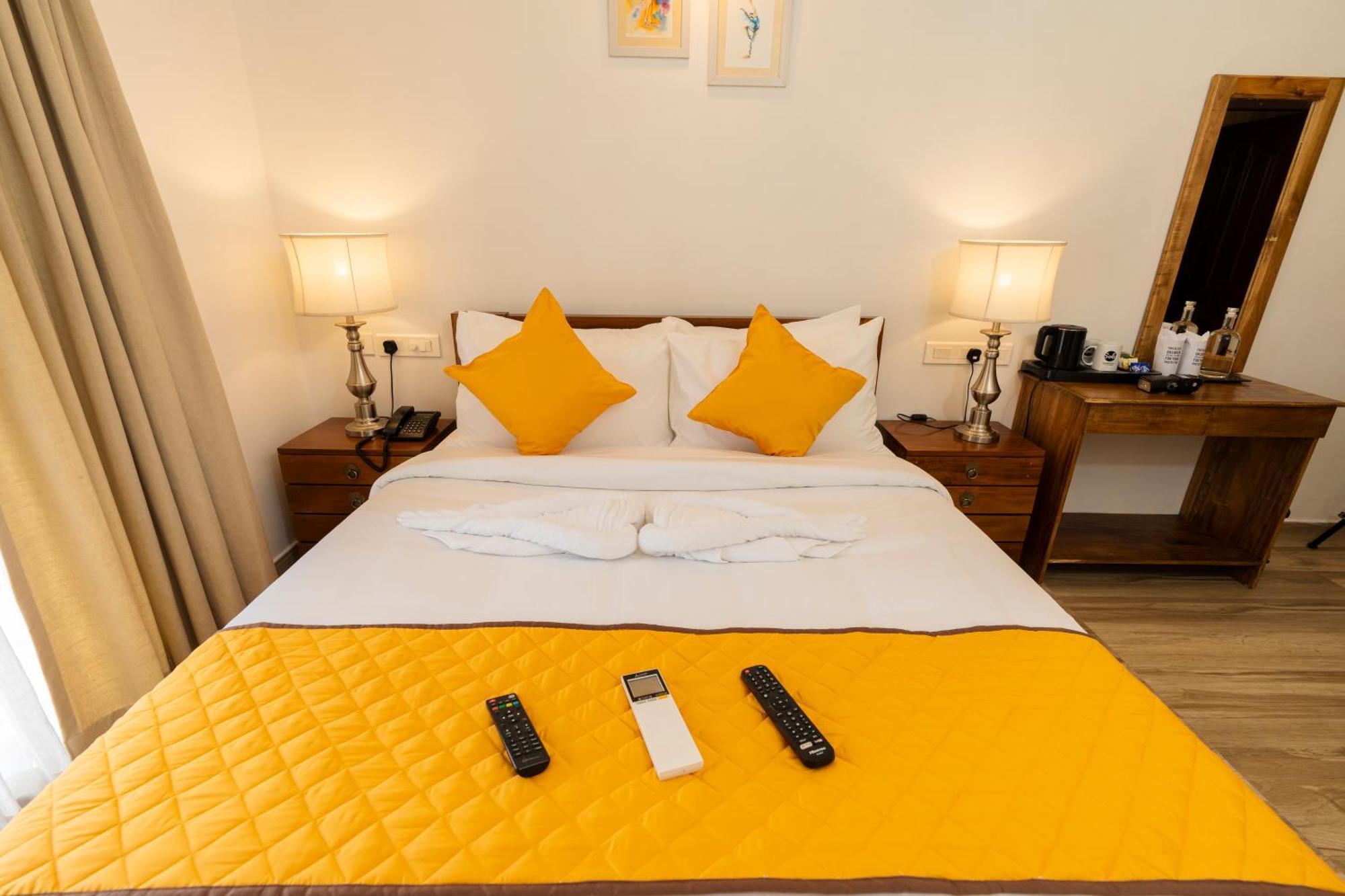 Solo Inn By Hawk Hospitality Kochi Kültér fotó