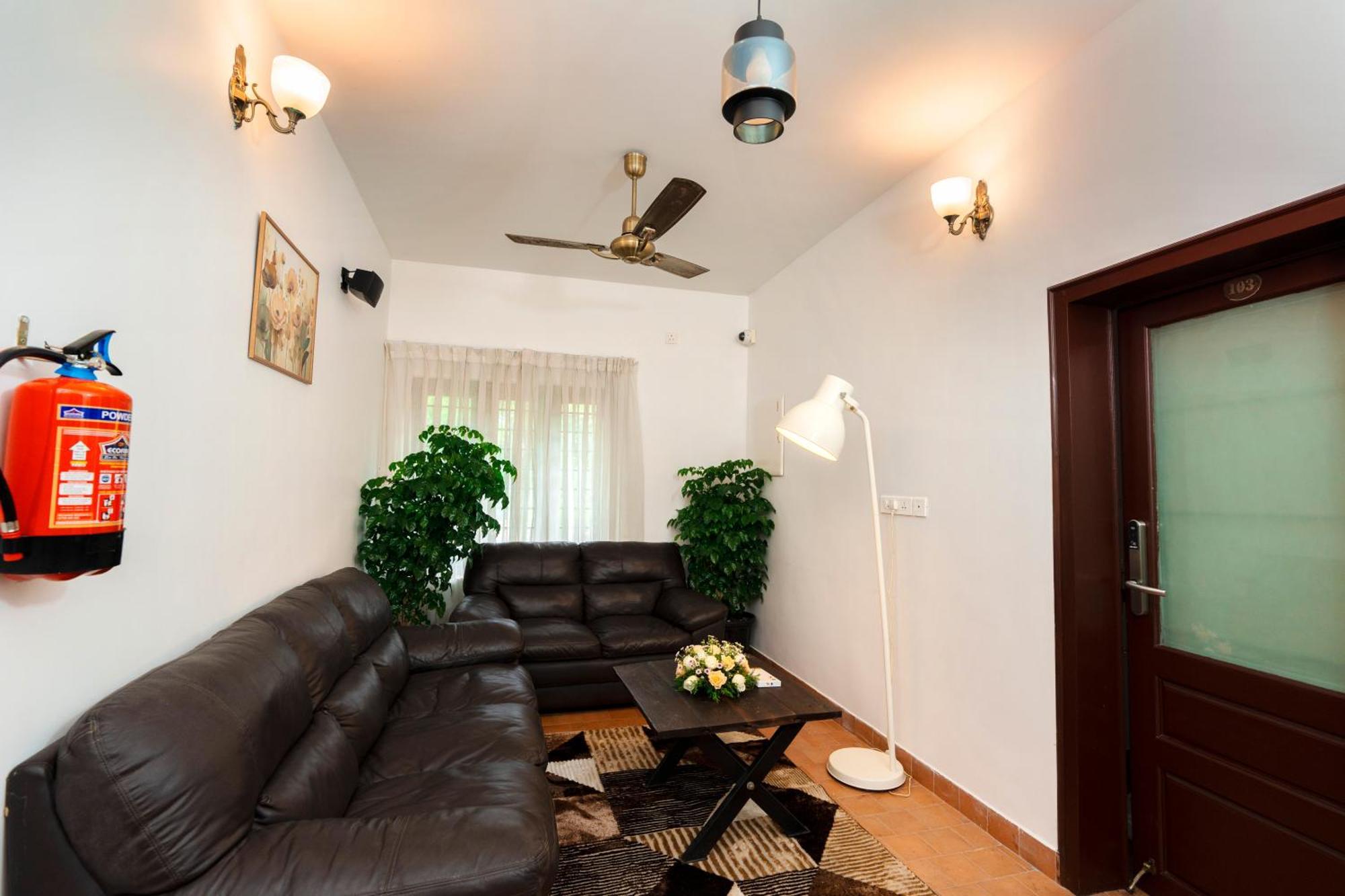 Solo Inn By Hawk Hospitality Kochi Kültér fotó