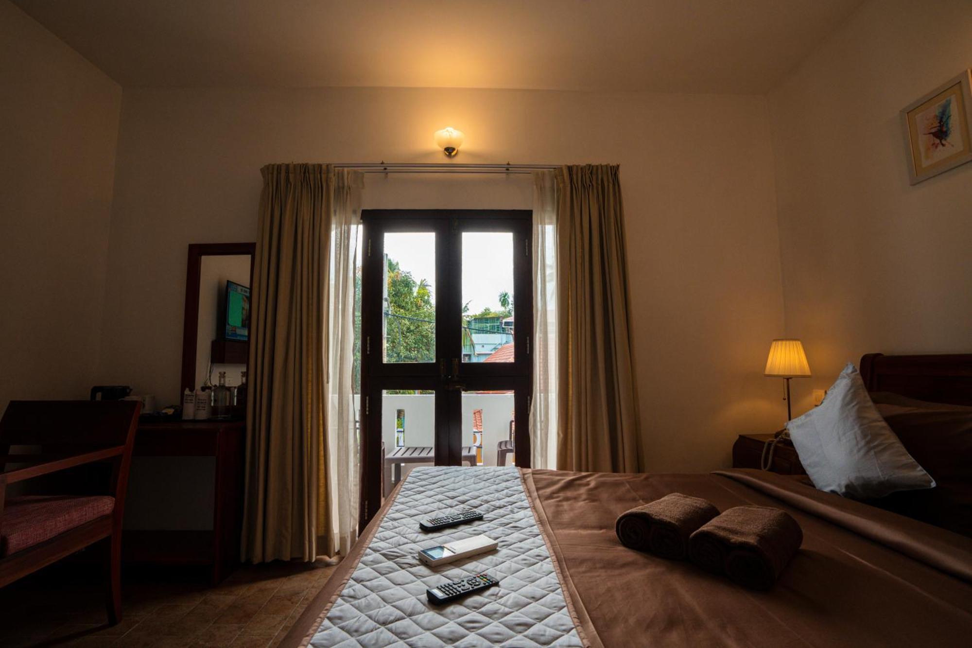 Solo Inn By Hawk Hospitality Kochi Kültér fotó