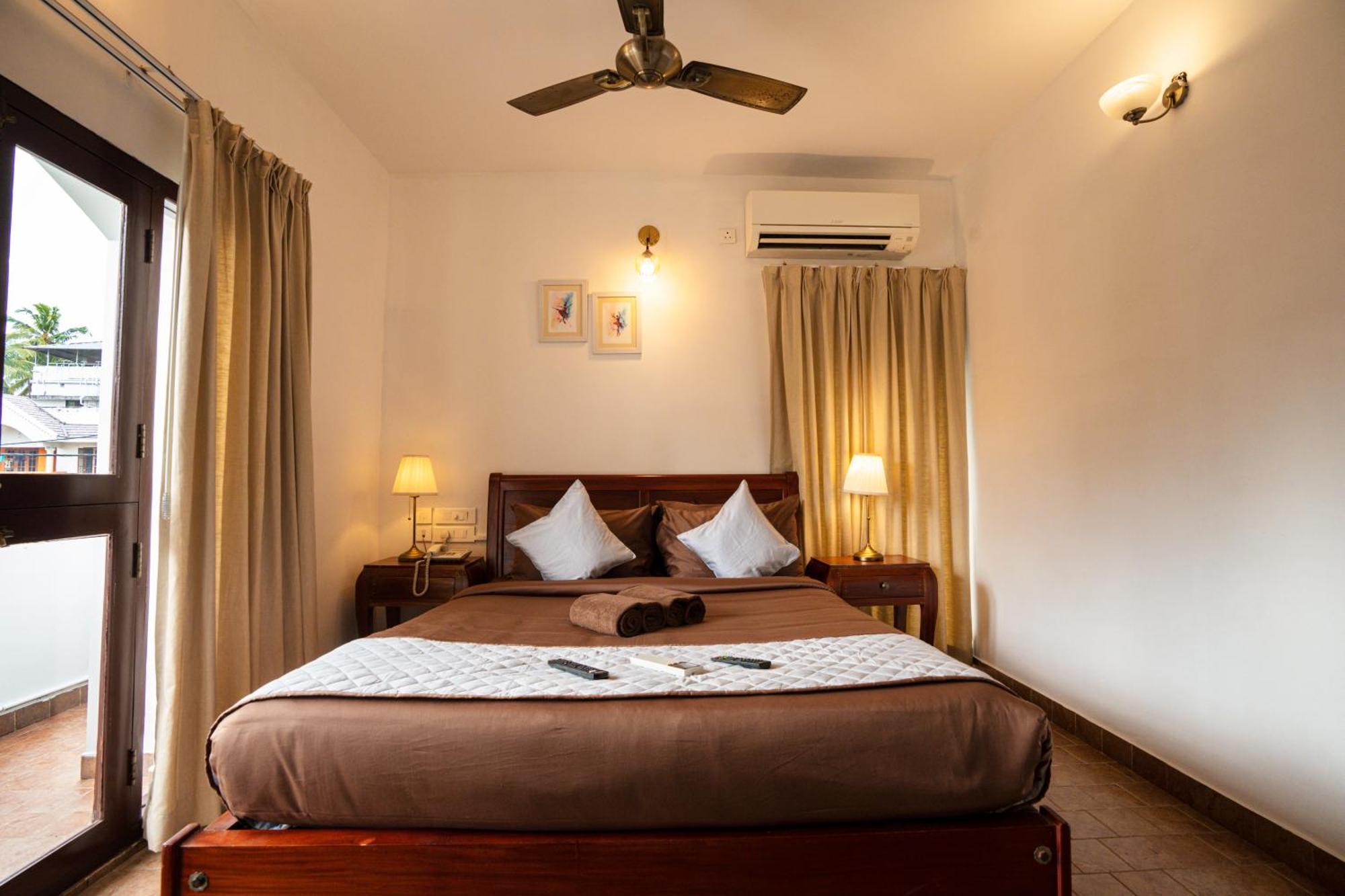 Solo Inn By Hawk Hospitality Kochi Kültér fotó