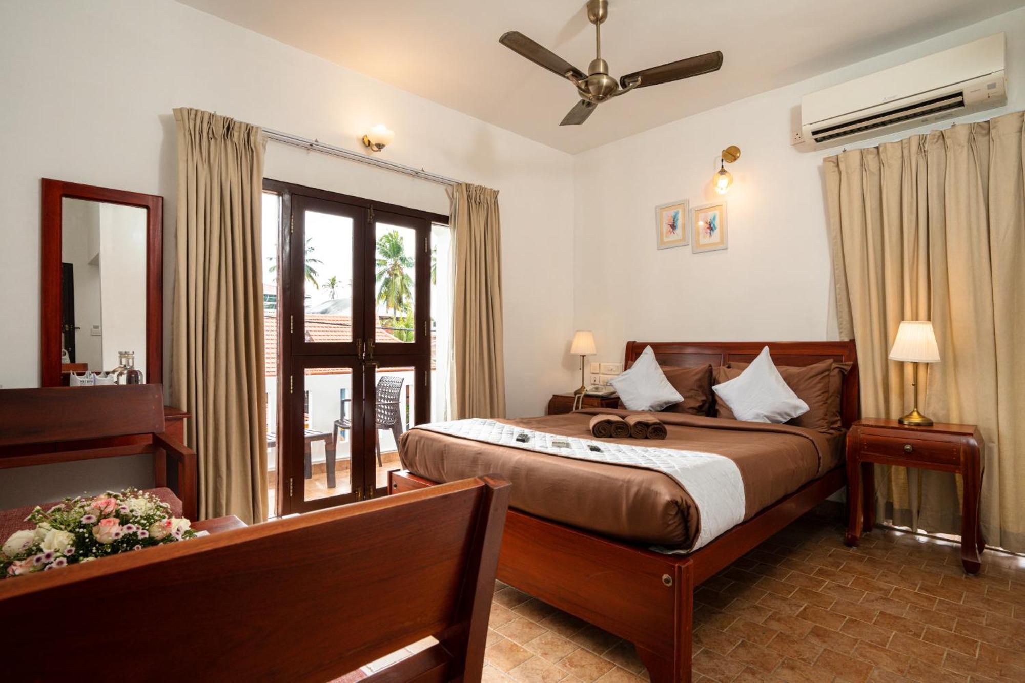 Solo Inn By Hawk Hospitality Kochi Kültér fotó