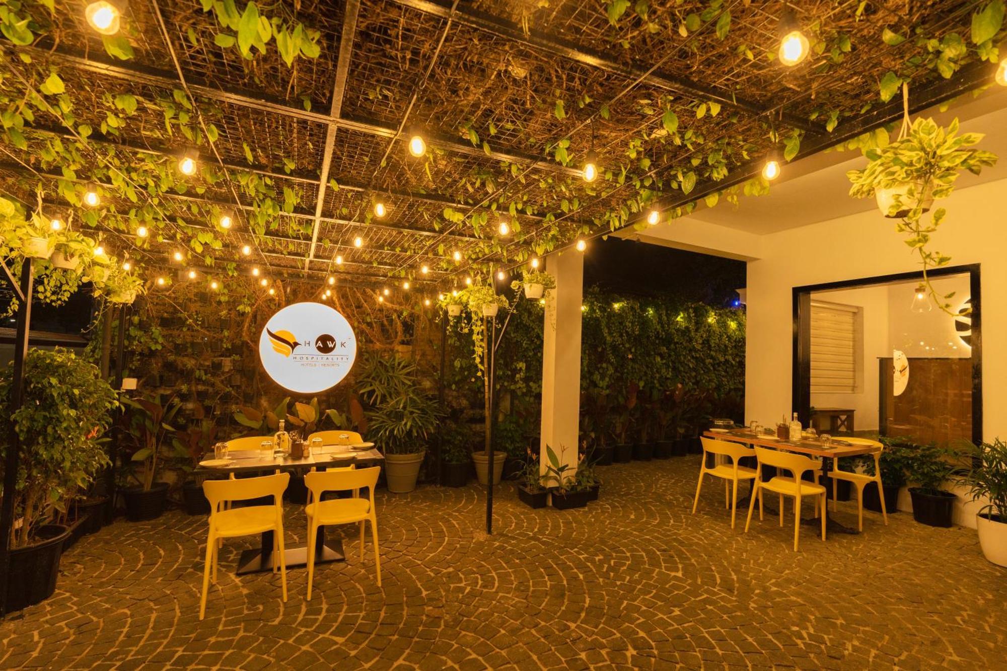 Solo Inn By Hawk Hospitality Kochi Kültér fotó